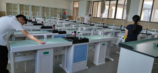 新科教学设备再谱校企合作新篇 ——北流市新华高级中学现代化实验室项目圆满通过验收