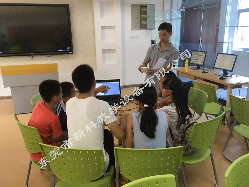 <a href='http://www.xklab.com' target='1' style='font-size:14px; font-weight:bold; color:#0080ff;'>创客实验室</a>